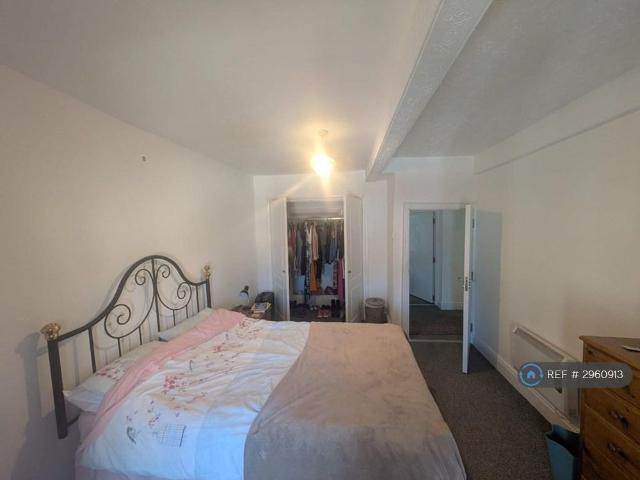 3 bedroom flat to rent