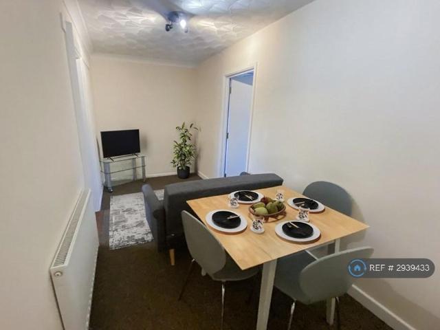 3 bedroom flat to rent