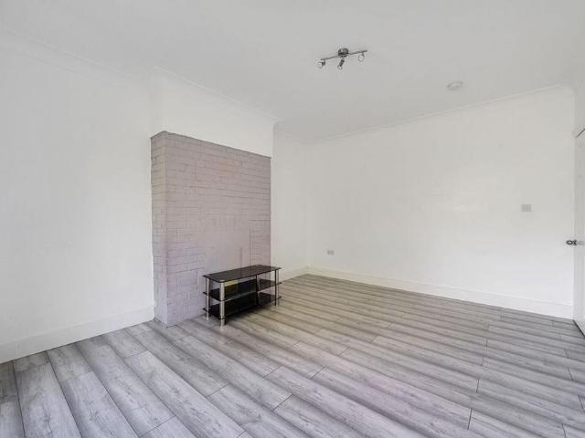 3 bedroom flat to rent
