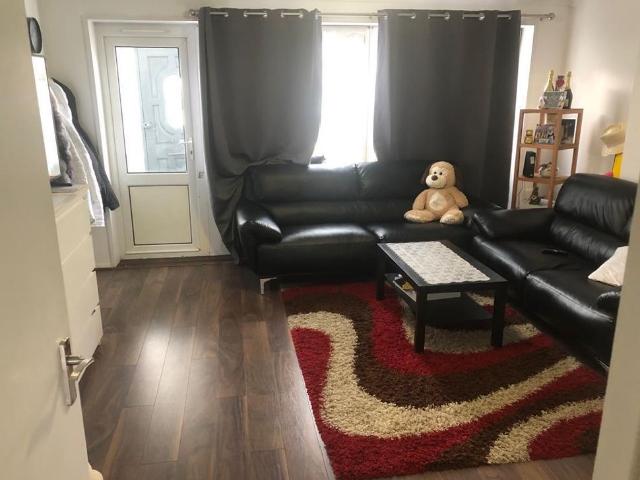 3 bedroom flat to rent