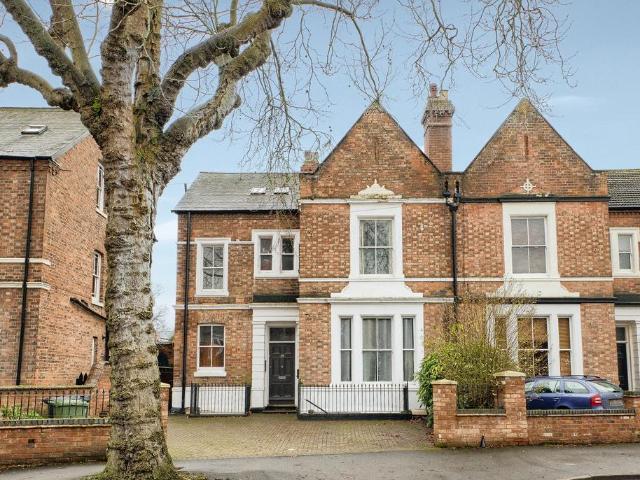 3 bedroom flat to rent
