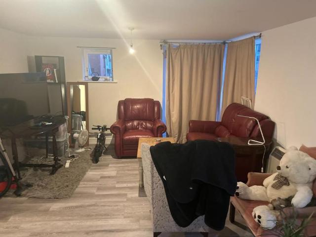3 bedroom flat to rent