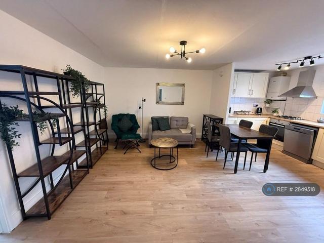 3 bedroom flat to rent
