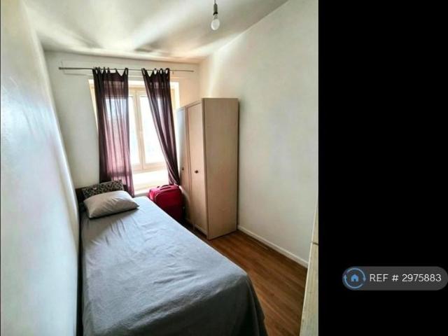 3 bedroom flat to rent