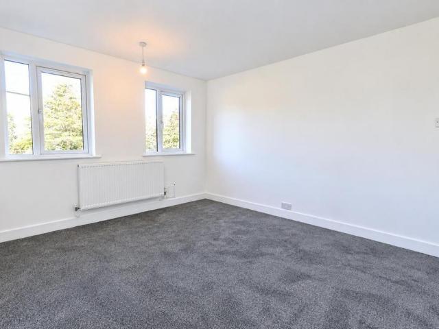 3 bedroom flat to rent