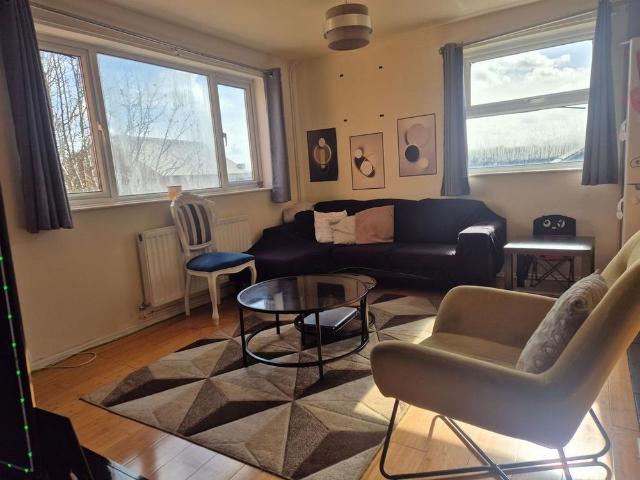 3 bedroom flat to rent