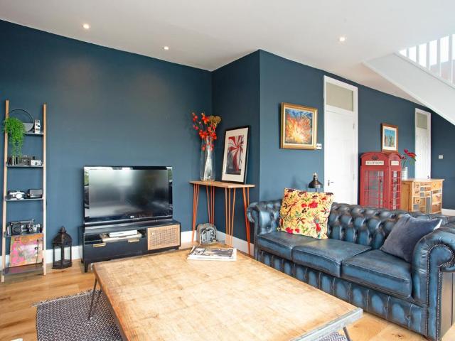 3 bedroom flat to rent