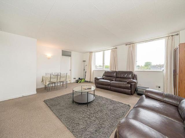 3 bedroom flat to rent