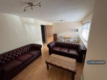 3 bedroom flat to rent
