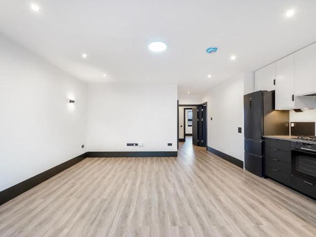 3 bedroom flat to rent