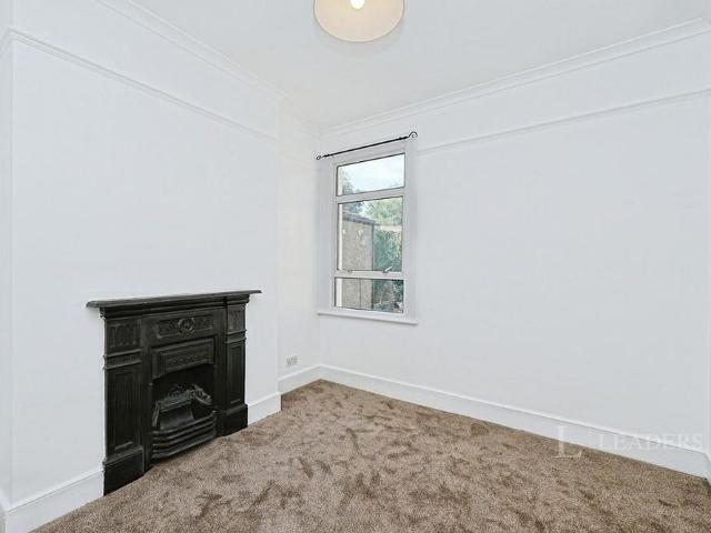 3 bedroom flat to rent