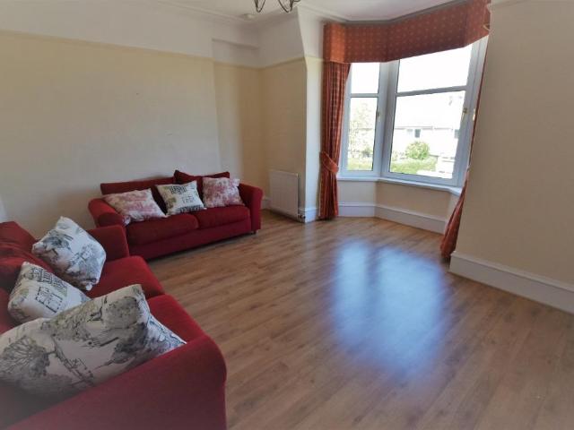 3 bedroom flat to rent