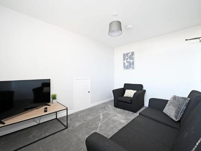 3 bedroom flat to rent