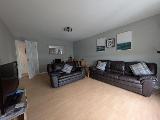 3 bedroom flat to rent
