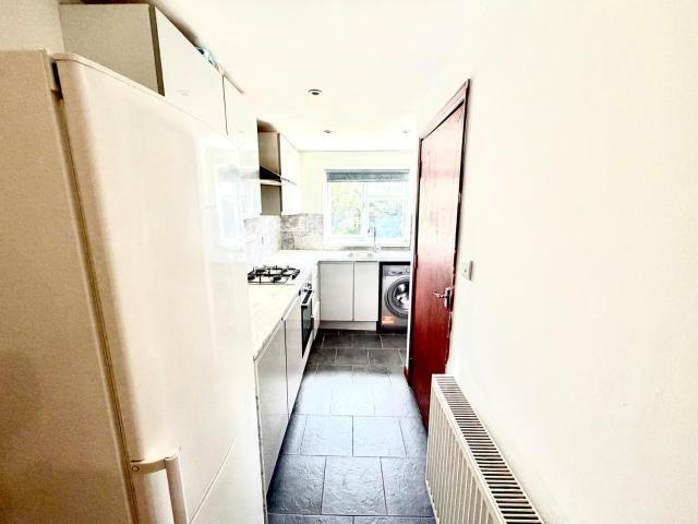 3 bedroom flat to rent