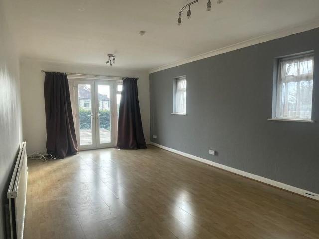 3 bedroom flat to rent