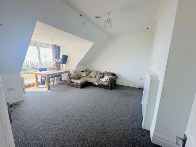 3 bedroom flat to rent