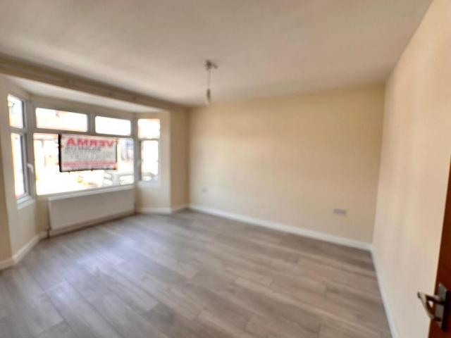 3 bedroom flat to rent