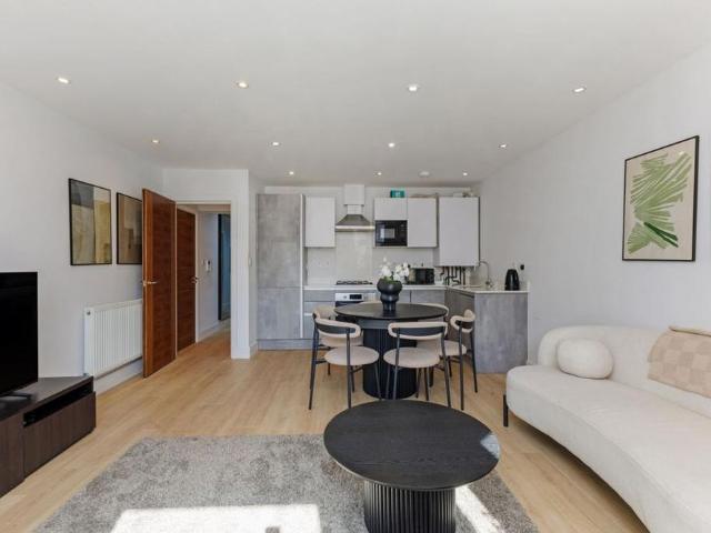 3 bedroom flat to rent