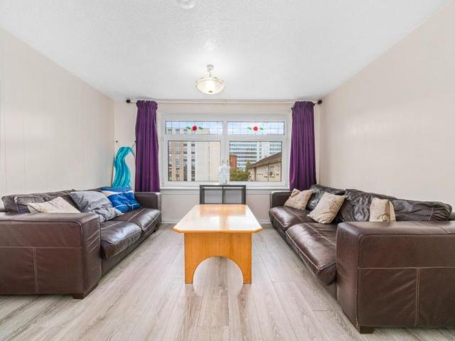 3 bedroom flat to rent