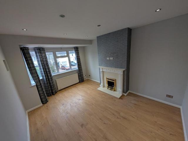 3 bedroom flat to rent