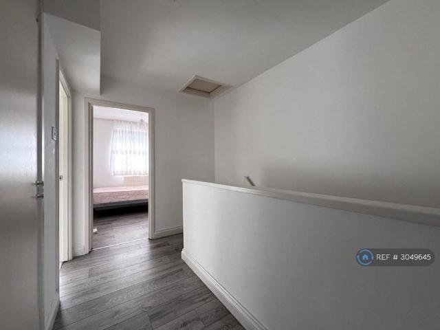 3 bedroom flat to rent