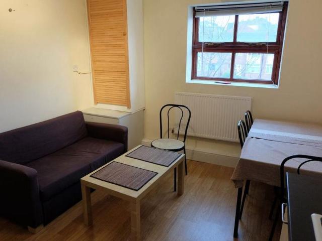 3 bedroom flat to rent