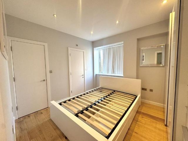 3 bedroom flat to rent