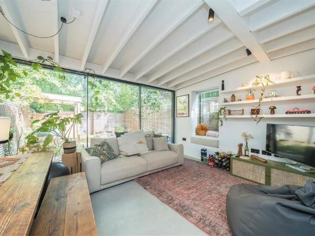 3 bedroom flat to rent