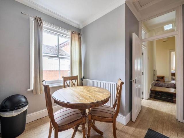 3 bedroom flat to rent