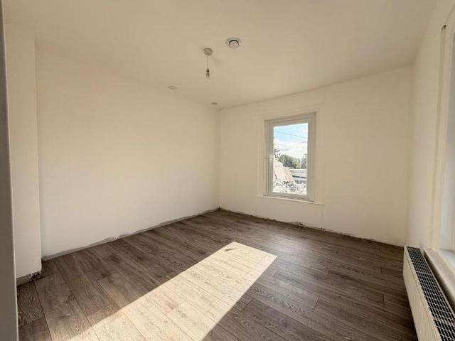 3 bedroom flat to rent