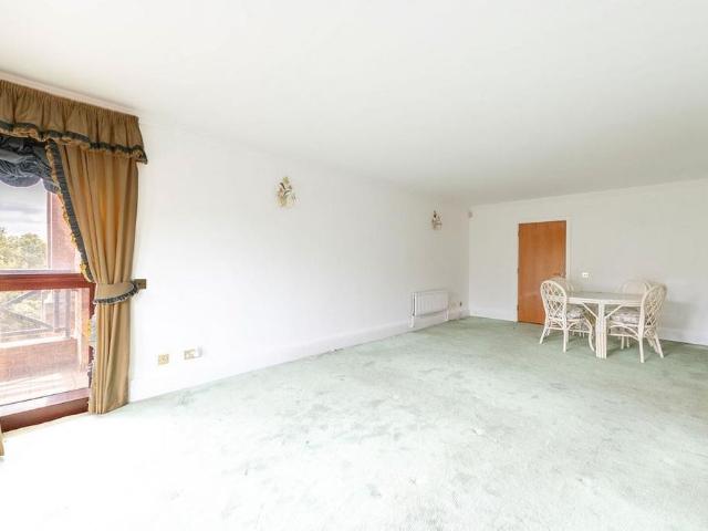 3 bedroom flat to rent
