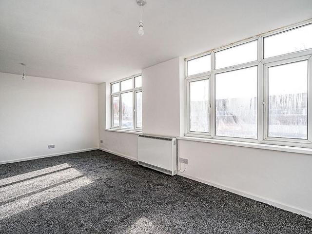 3 bedroom flat to rent