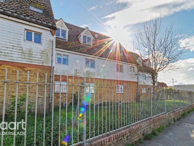3 bedroom flat to rent