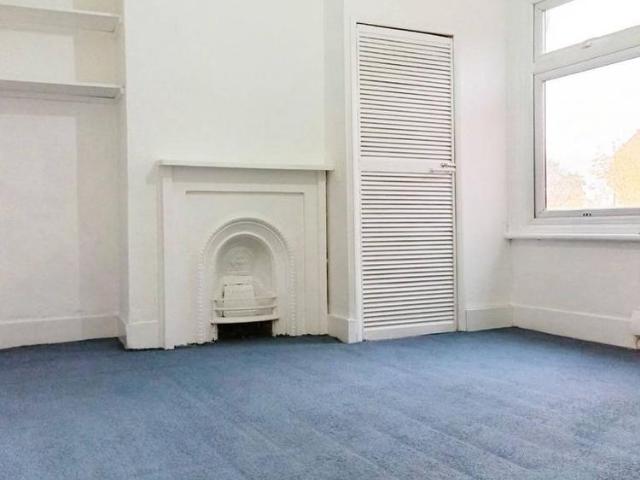 3 bedroom flat to rent