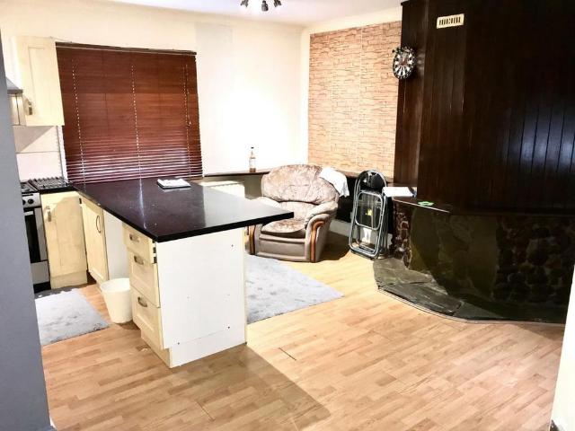 3 bedroom flat to rent