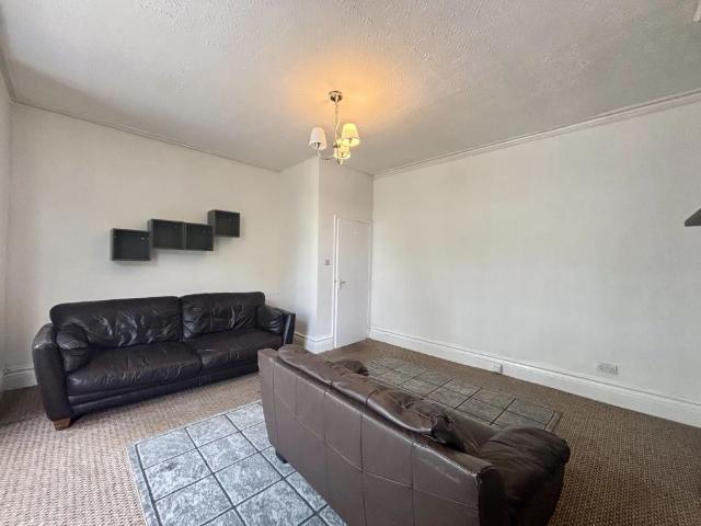 3 bedroom flat to rent