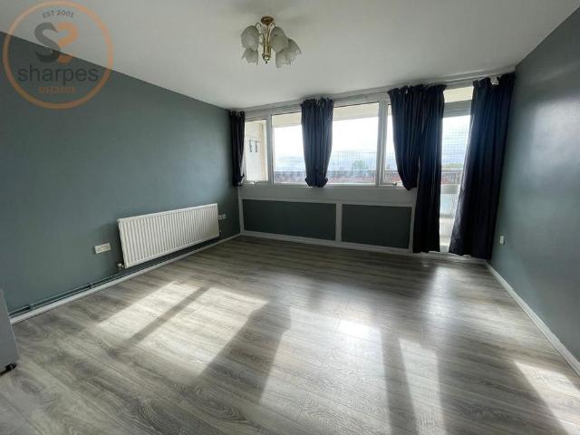 3 bedroom flat to rent