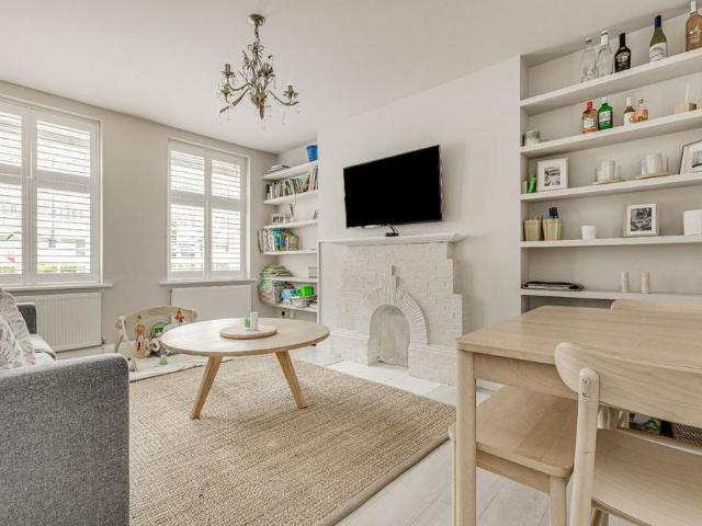 3 bedroom flat to rent
