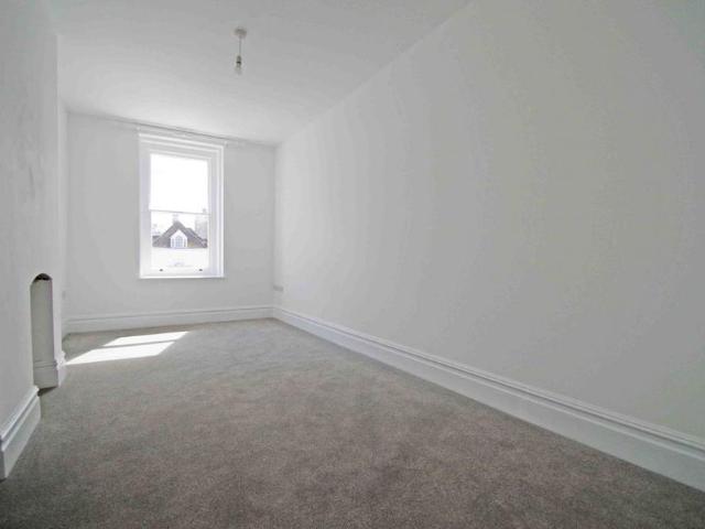 3 bedroom flat to rent