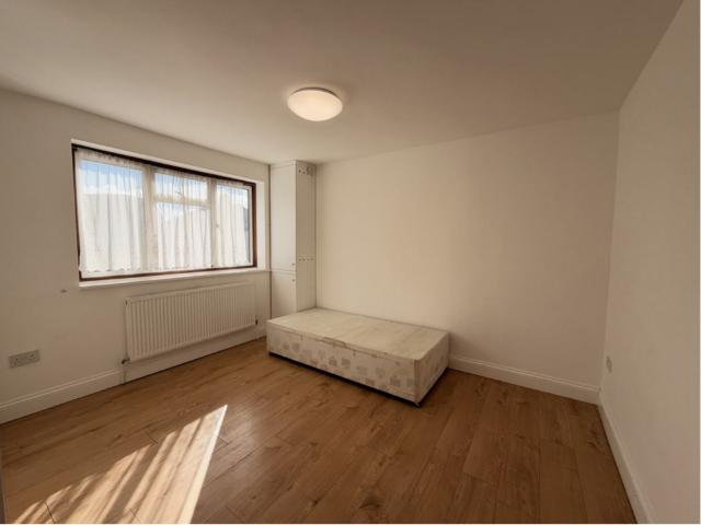 3 bedroom flat to rent