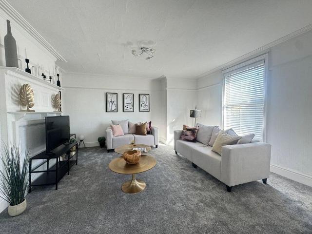 3 bedroom flat to rent