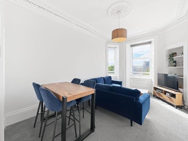3 bedroom flat to rent