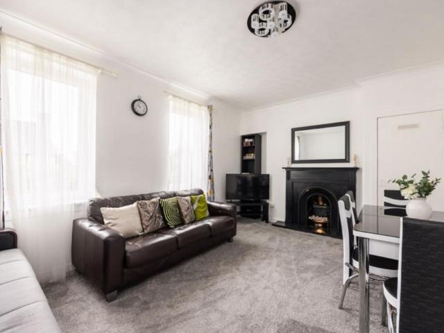 3 bedroom flat to rent