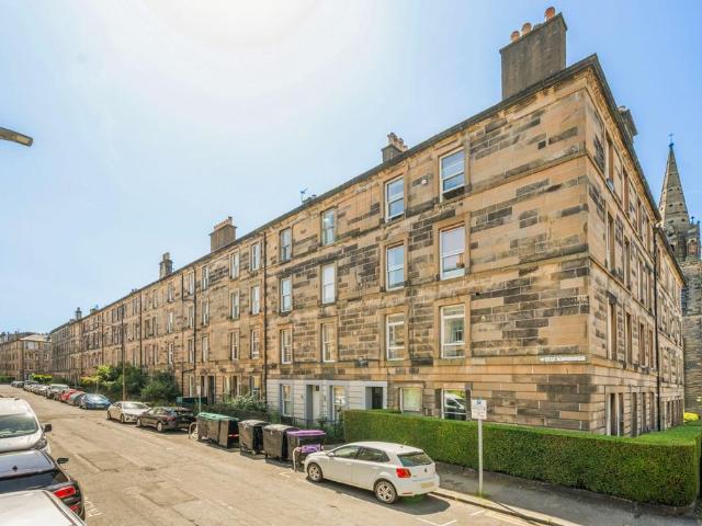 3 bedroom flat to rent