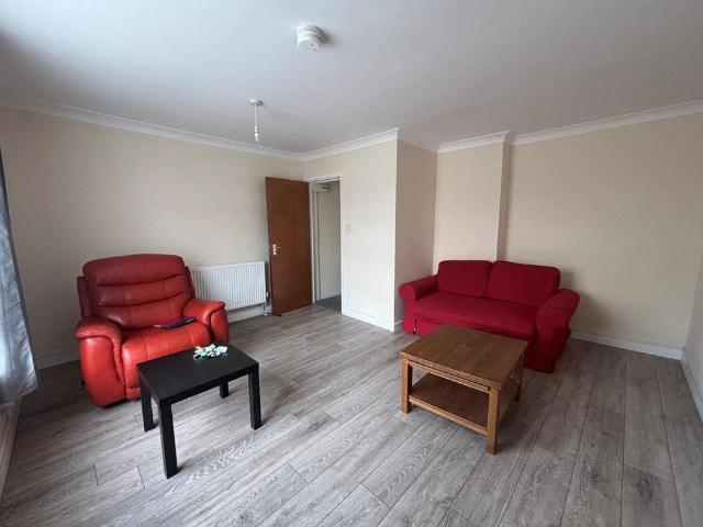 3 bedroom flat to rent