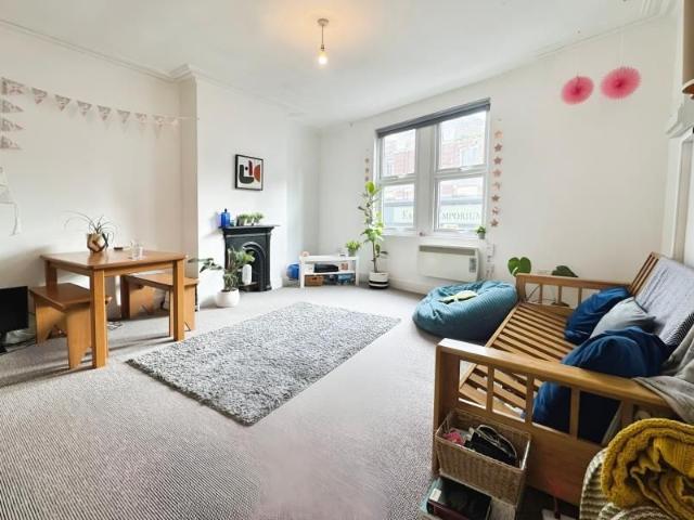 3 bedroom flat to rent