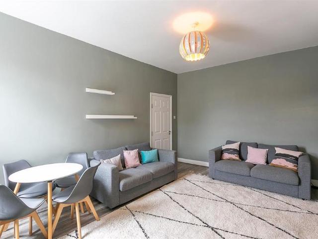 3 bedroom flat to rent