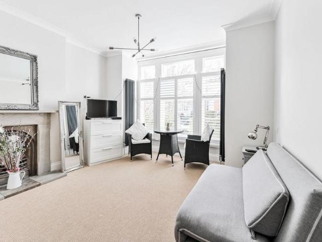 3 bedroom flat to rent