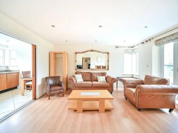 3 bedroom flat to rent